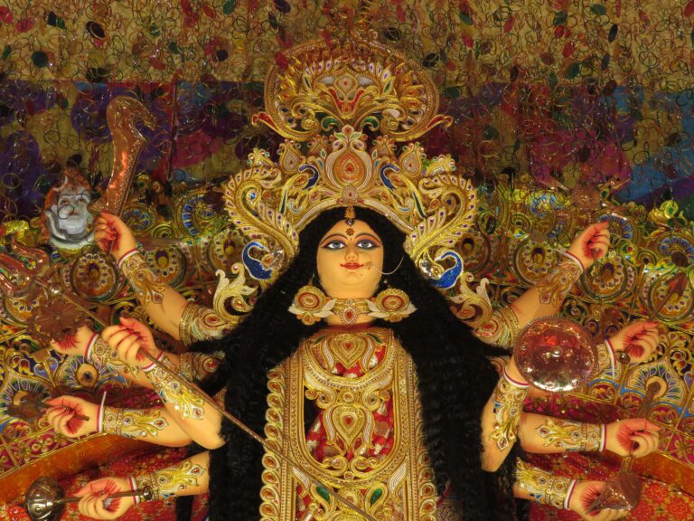 अम्बे तू है जगदम्बे काली: माँ दुर्गा, माँ काली आरती (हिंदी) / Maa Durga Maa Kali Aarti (English)